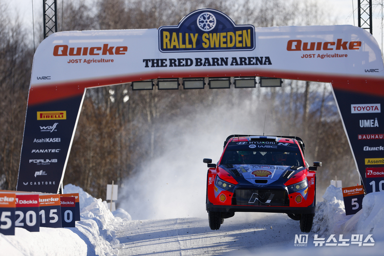 2024 WRC 스웨덴 랠리에서 역주하는 현대 월드랠리팀 ‘i20 N Rally1 하이브리드’ 경주차