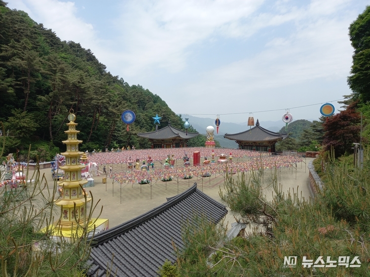 대조사전 앞 부처님 오신날 행사장 모습