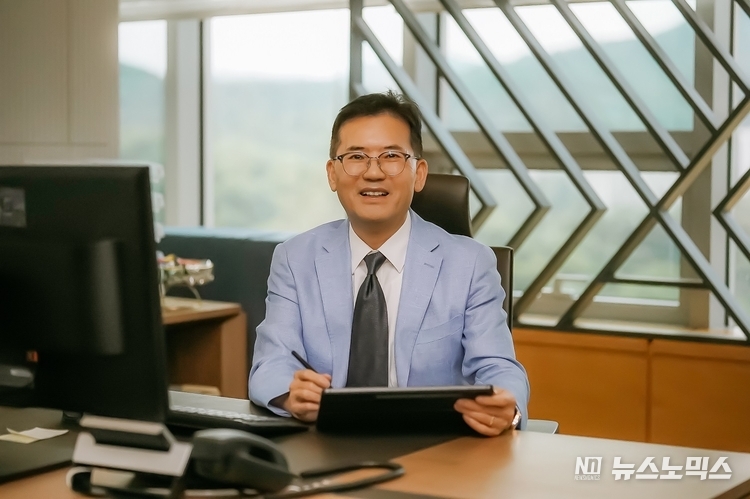 18일 효성티앤에스 수서 본사에서 열린 이사회에서 선임된 최방섭 신임 대표