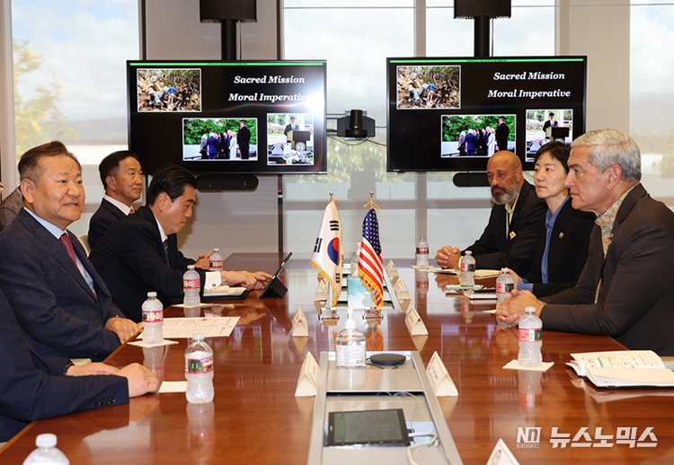 이상민 행정안전부 장관이 지난 7일 오전(현지시간) 미국 하와이에 위치한 DPAA를 방문해 미국 전쟁포로·실종자확인국(DPAA) 기관장과 고위급 회담을 하고 있다. /사진=행정안전부
