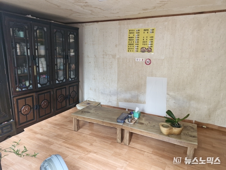 시골막국수 가게 뒷 별관 내부 모습