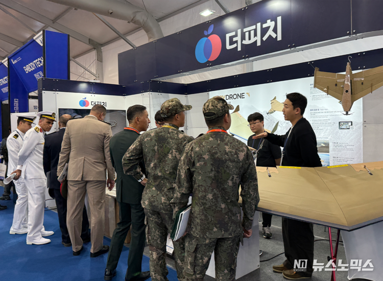‘2024 대한민국 국제방위산업전시회(KADEX 2024)’에 참가한 더피치 부스 전경
