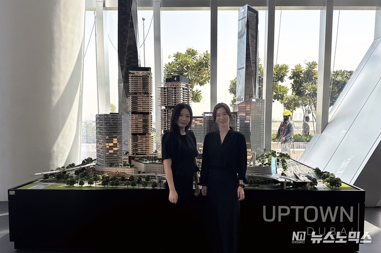 최근 UAE에서 열린 ‘2024 콘텐츠 스타트업 글로벌 액셀러레이팅 프로그램’인 2024 론치패드 두바이에 참석, 성공적으로 수행한 커즈 진실 대표와, 진샘 이사가 기념촬영을 하고 있다./사진=커즈