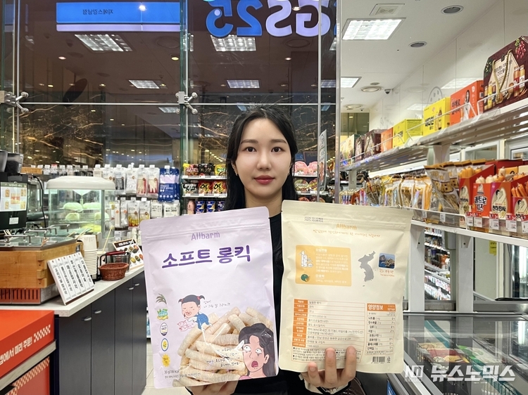 10월 25일 독도의 날을 맞아 GS25가 일본 수출을 포기하고 독도 그림을 지속 표기해 ‘독도 지킴이’라 불리는 ‘독도 쌀과자 2종’을 선보인다