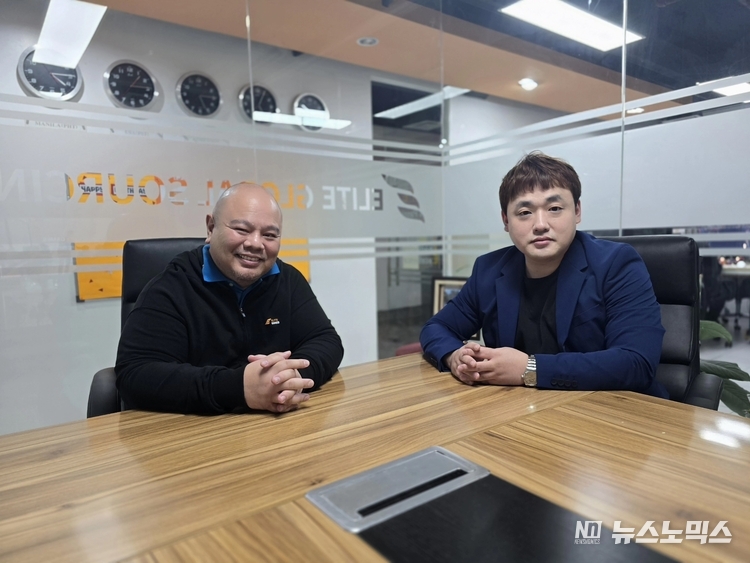엘리트게임즈 로물로 레이에스 필리핀 법인장과 김정호 경영전략실장