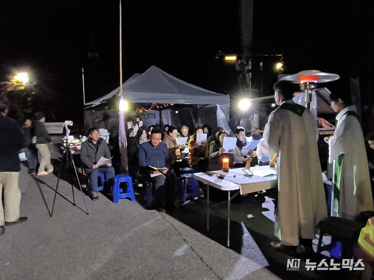 ‘천주교 의정부교구 정의평화위원회’는 지난 6일 동두천 소요산 앞 농성장에서 30여명의 회원과 천주교우들이 참석한 가운데 ‘뿔나팔 미사’를 드렸다.