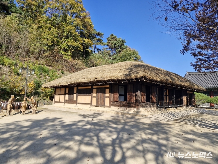 김유정 생가를 복원한 생가터 모습