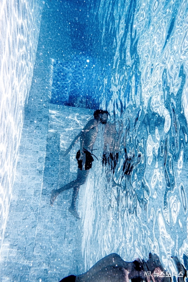 일로스 Eellos Vague : border between life and death2024Archival pigment print90x70cm ed.1/3