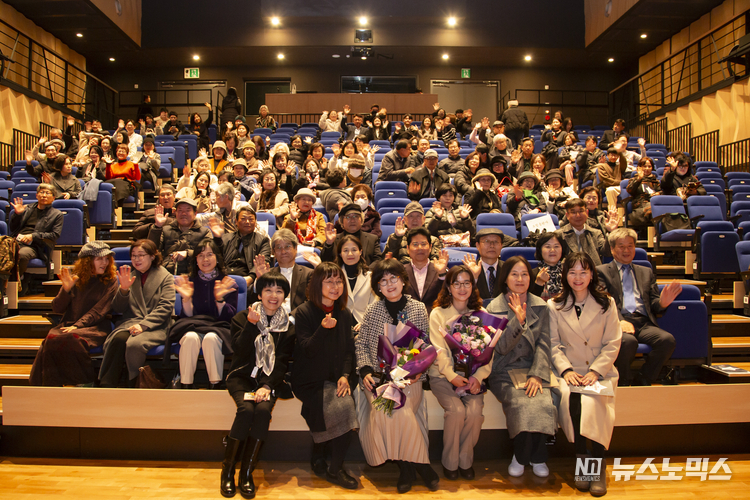 지난 7일 부천아트센터에서 아동문학가 목일신 선생 탄생 111주년 기념을 맞아 열린 ‘제6회 목일신아동문학상 시상식’에서 수상자 등 문화예술계 인사와 시민 200여명이 참석, 성황을 이룬 가운데 성공적으로 개최했다.