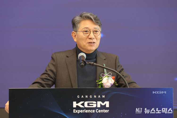 KGM 곽재선 회장이 지난 25일 열린 ‘KGM 익스피리언스 센터 강남’ 개관식에서 인사말을 하고 있다