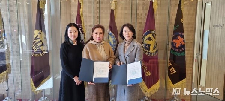 브로드메디와 여주대가 최근 업무협약을 체결한 가운데 브로드메디 박지수 이사, 여주대 보건의료행정학과 이수재 교수, 브로드메디 김선애 대표 등이 기념촬영을 하고 있다.