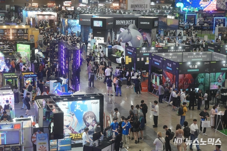 네오위즈, 스마일게이트, 슈퍼셀코리아, 대원미디어, 님블뉴런, 반다이남코·블리자드 엔터테인먼트 등 국내외 대형 게임사와 중소 개발사 총 721개사가 참가한 가운데 지난 22일부터 25일까지 나흘간 고양 킨텍스에서 수도권 최대 규모의 융·복합 게임쇼 ‘2025 플레이엑스포(PlayX4)’가 열렸다./사진=경기도