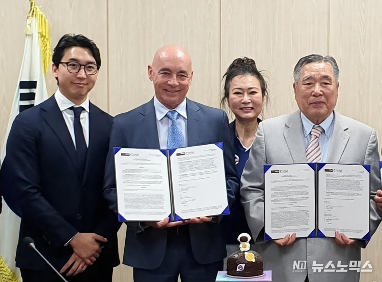 한서대학교 태안캠퍼스. 왼쪽부터 디텍트 한국 지사장 서동휘, 디텍트 공동 창립자이자 대표 게리 W. 앤드류스, 한서대학교 대학원장 함정현, 한서대학교 창립자이자 총장 함기선 박사