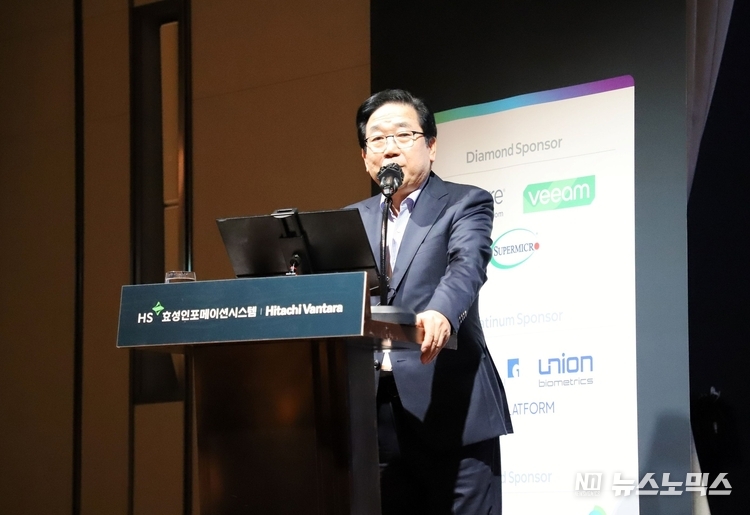 양정규 HS효성인포메이션시스템 대표가 9월 23일 부산 롯데호텔에서 진행된 ‘데이터센터 현대화 컨퍼런스 2025’에서 환영사를 하고 있다
