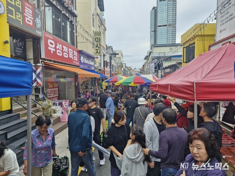 양평 5일장 사람들로 북적이는 모습