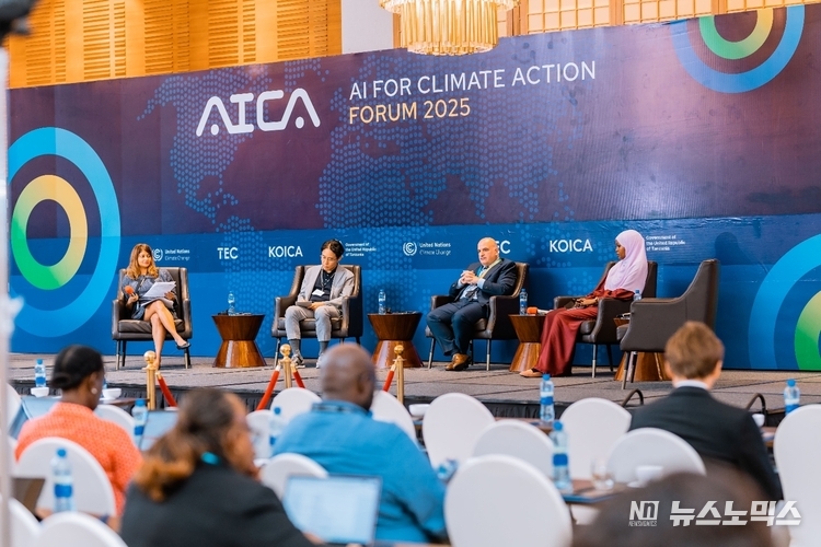 지난 8일 ‘기후행동을 위한 인공지능 포럼 2025(UNFCCC-KOICA AI for Climate Action Forum 2025)’ 세션 1에서 WI.Plat 차상훈 대표(왼쪽 두 번째)를 비롯한 패널들이 토론하고 있다/제공=UNFCCC 사무국